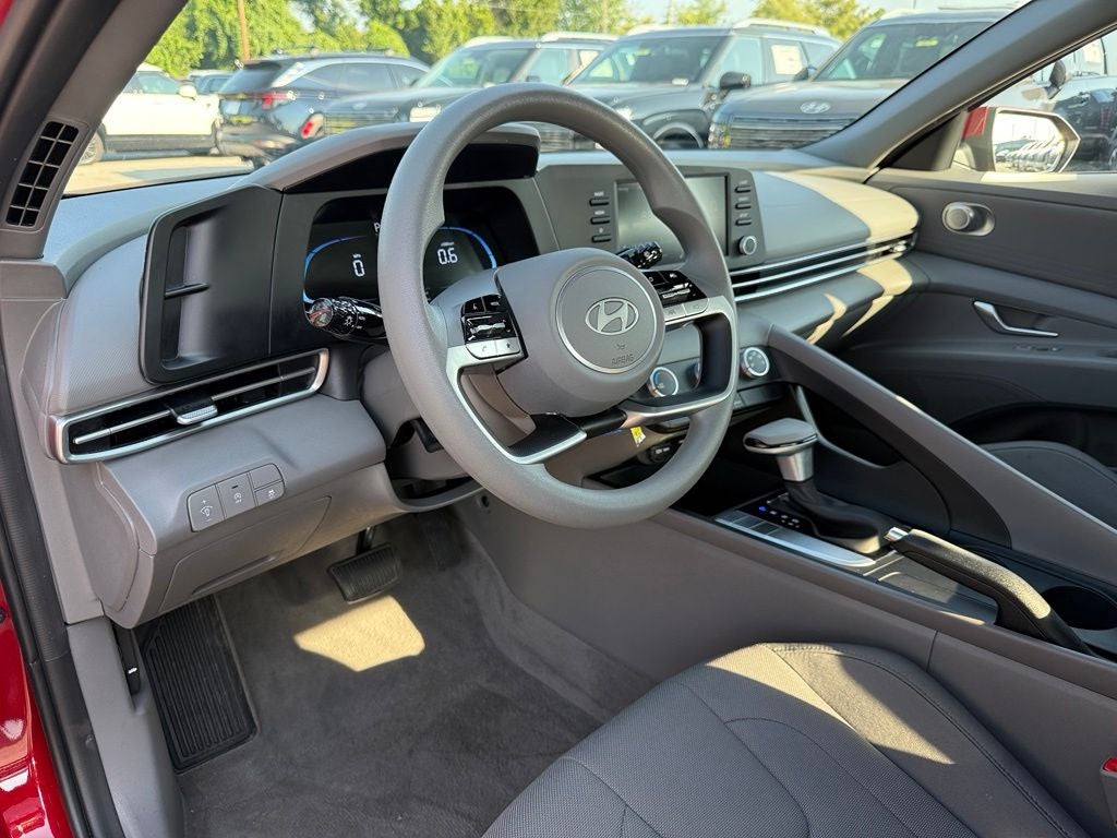 2025 Hyundai ELANTRA SE