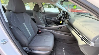 2025 Hyundai ELANTRA SE