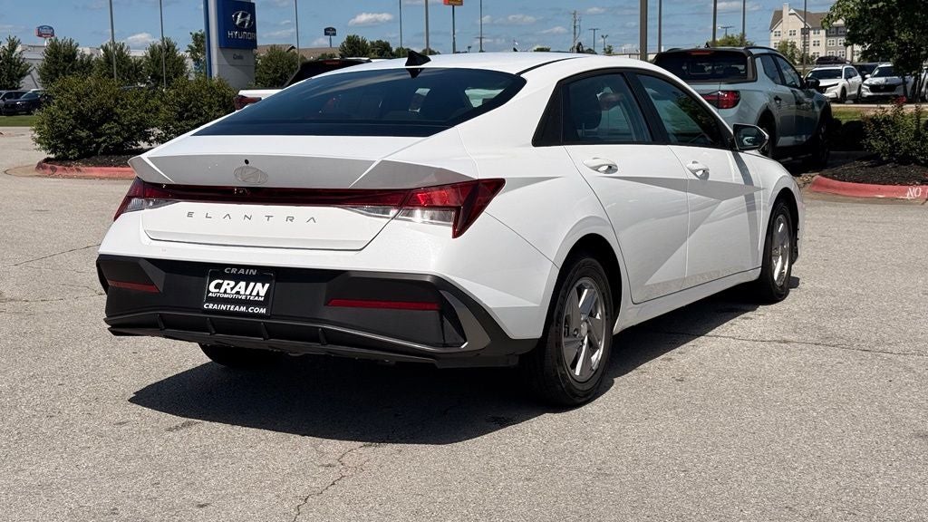 2025 Hyundai ELANTRA SE