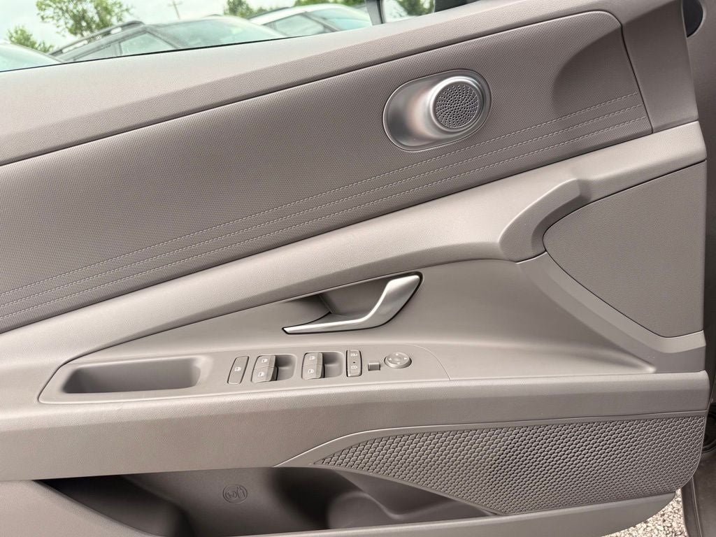 2023 Hyundai ELANTRA SEL Fluid Metal