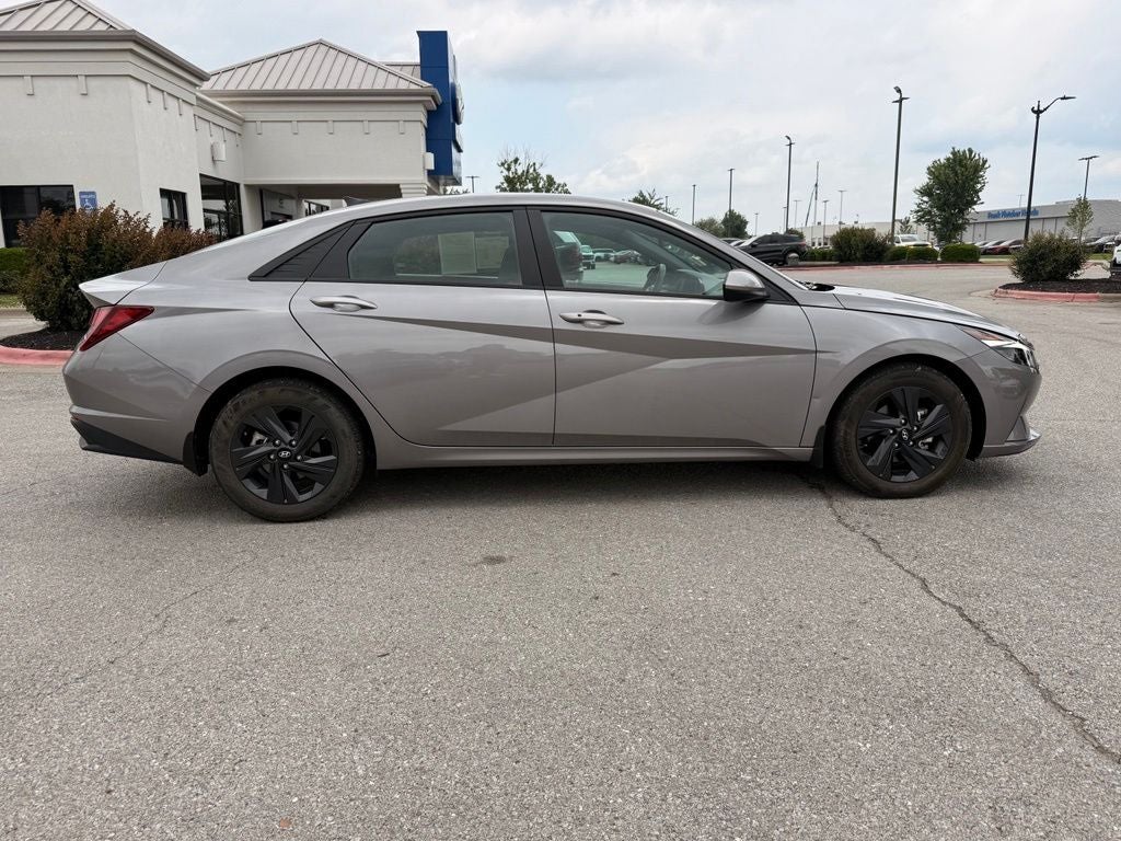 2023 Hyundai ELANTRA SEL Fluid Metal