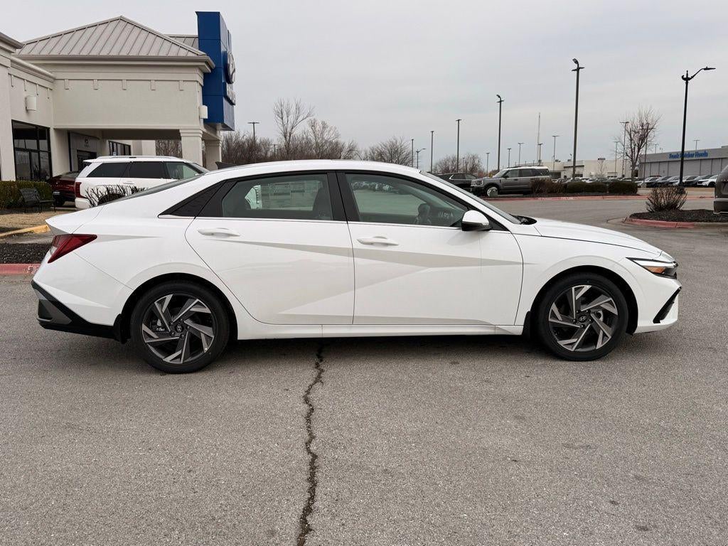 2025 Hyundai ELANTRA Limited