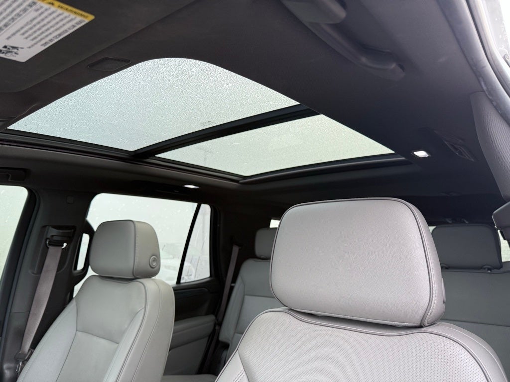 2022 GMC Yukon SLT moon roof/capt seats