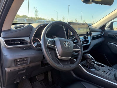 2025 Toyota Highlander XLE