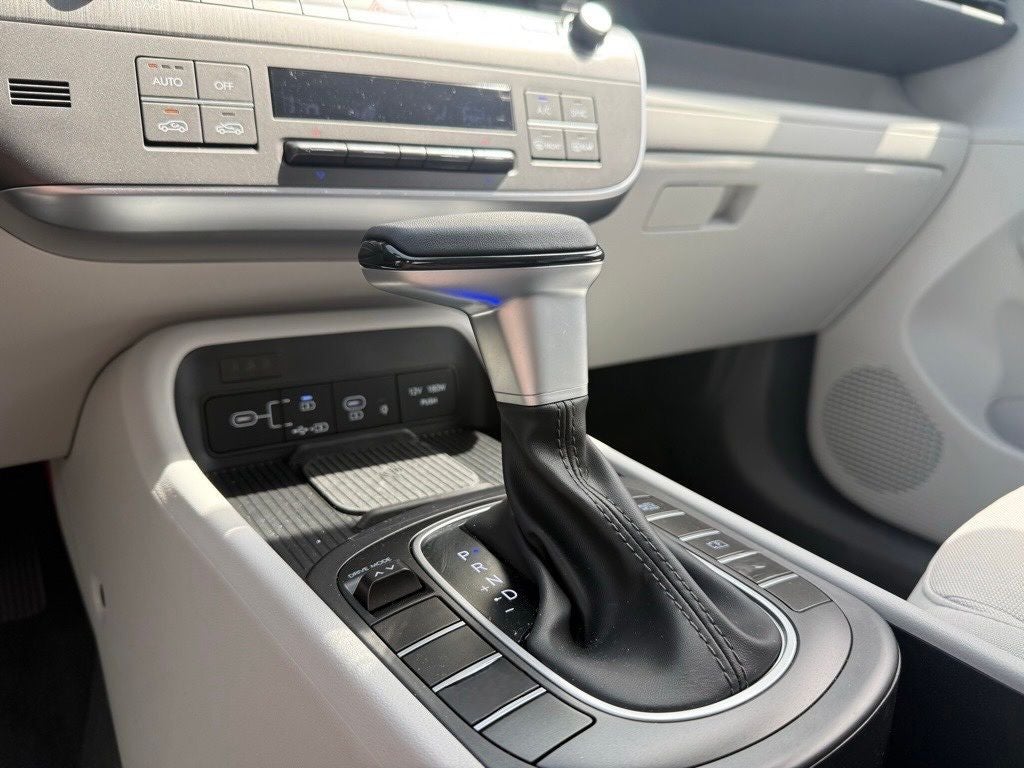 2025 Hyundai KONA SEL FWD