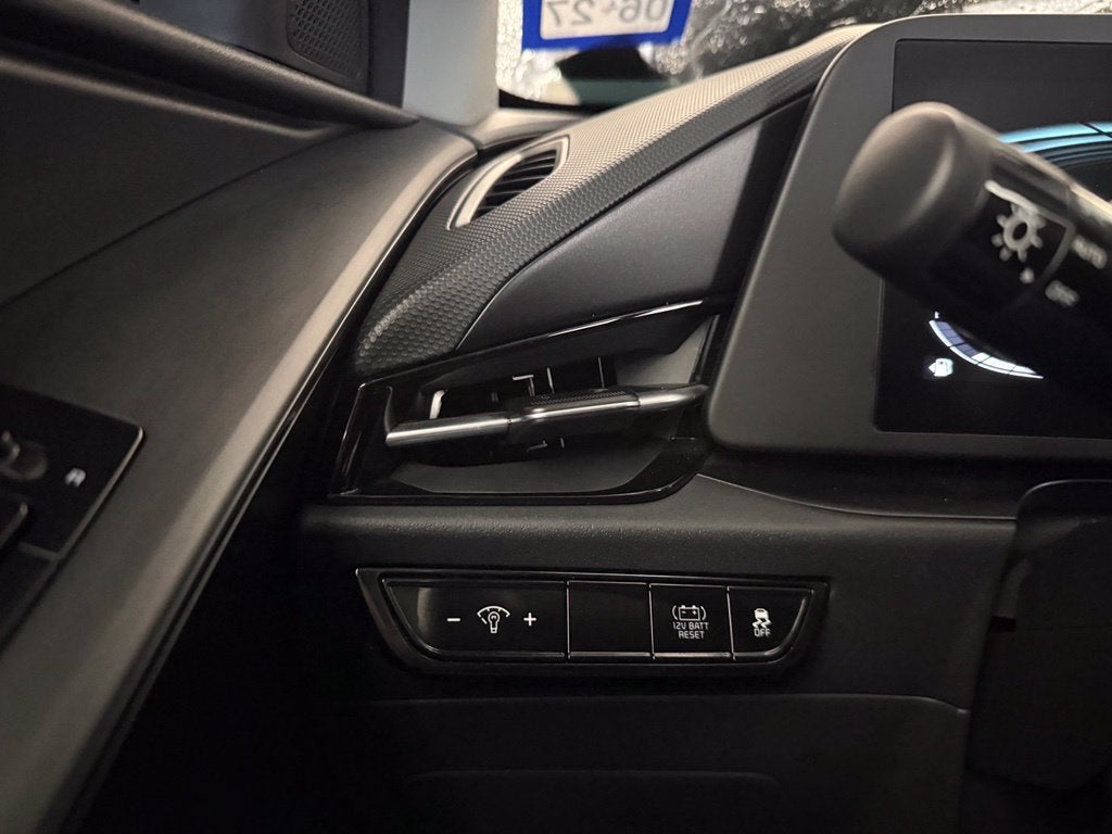 2025 Kia Niro LX