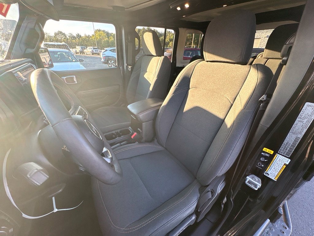 2024 Jeep Wrangler 4-Door Sahara - Photo 22