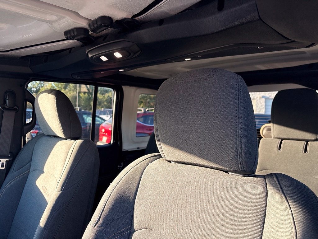 2024 Jeep Wrangler 4-Door Sahara - Photo 23