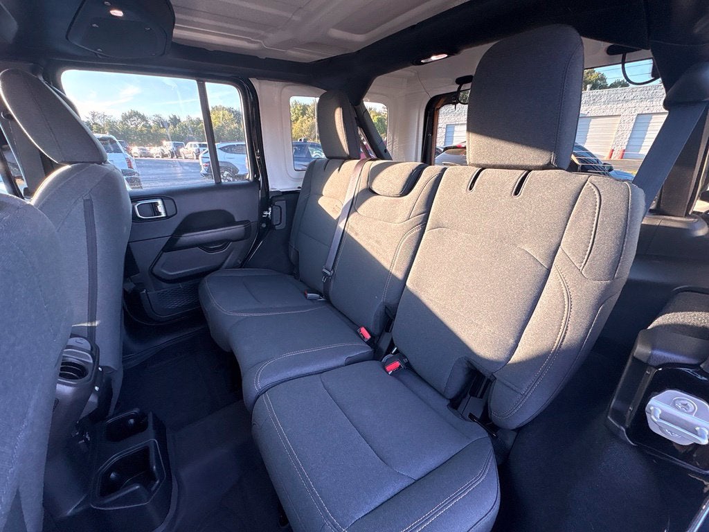 2024 Jeep Wrangler 4-Door Sahara - Photo 25