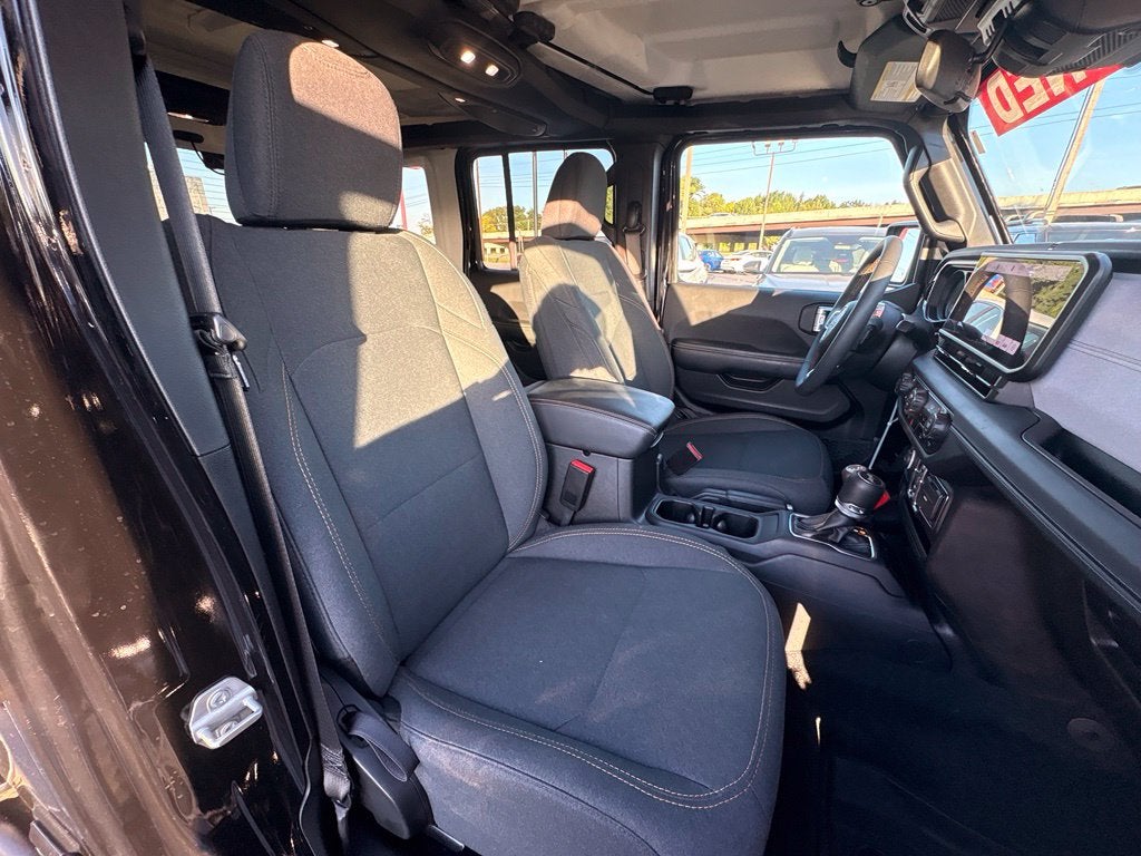 2024 Jeep Wrangler 4-Door Sahara - Photo 30