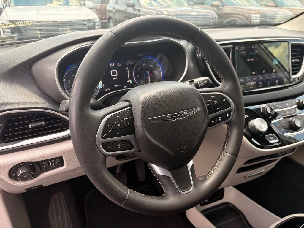 2023 Chrysler Pacifica Touring L - Photo 10