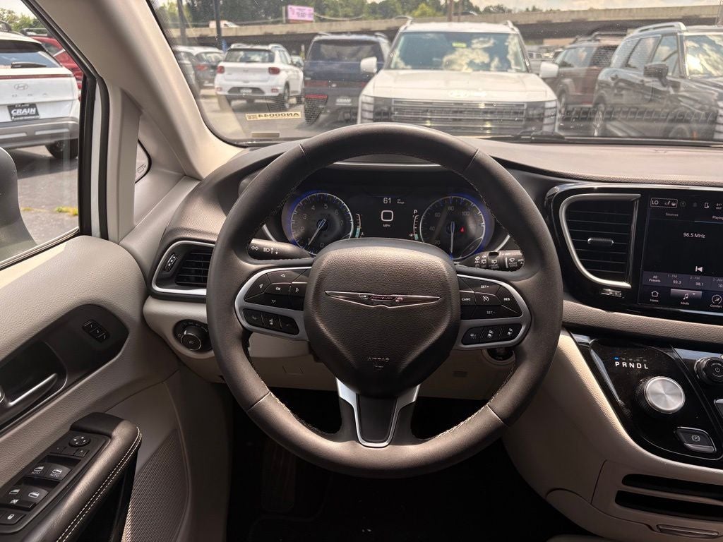 2023 Chrysler Pacifica Touring L - Photo 14