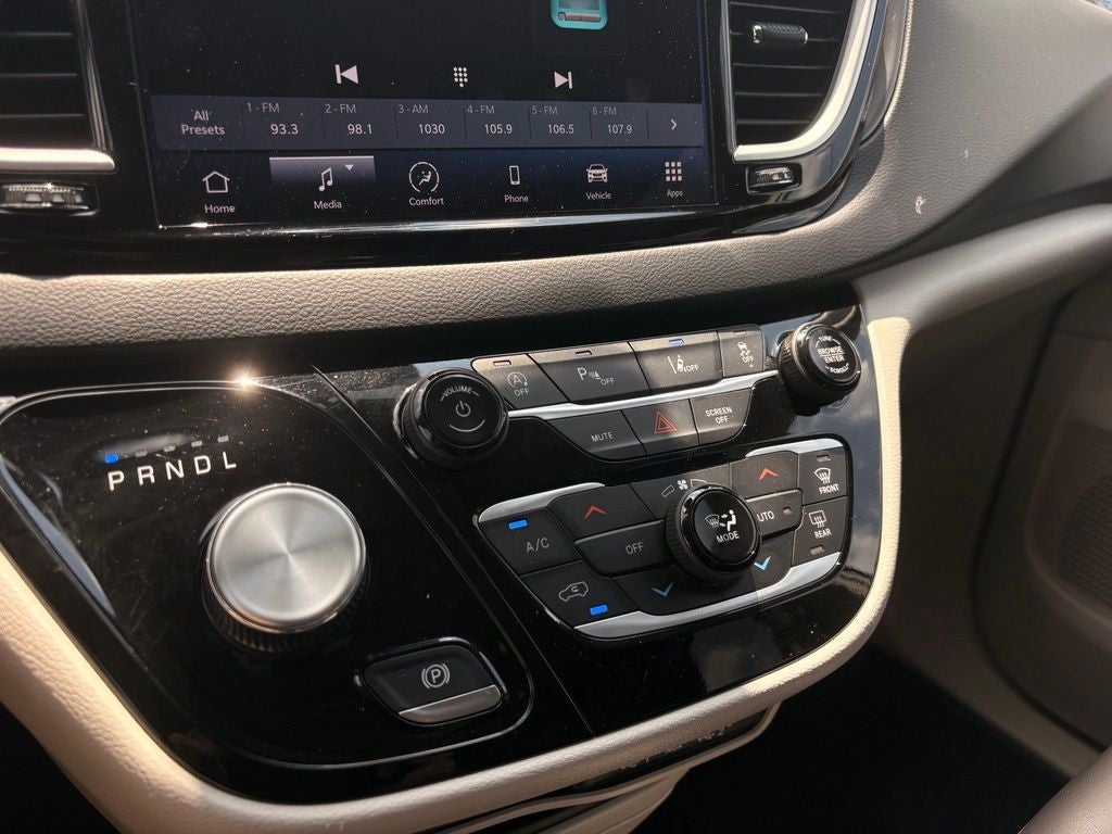 2023 Chrysler Pacifica Touring L - Photo 18
