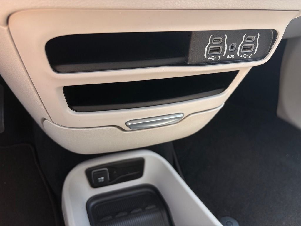 2023 Chrysler Pacifica Touring L - Photo 19