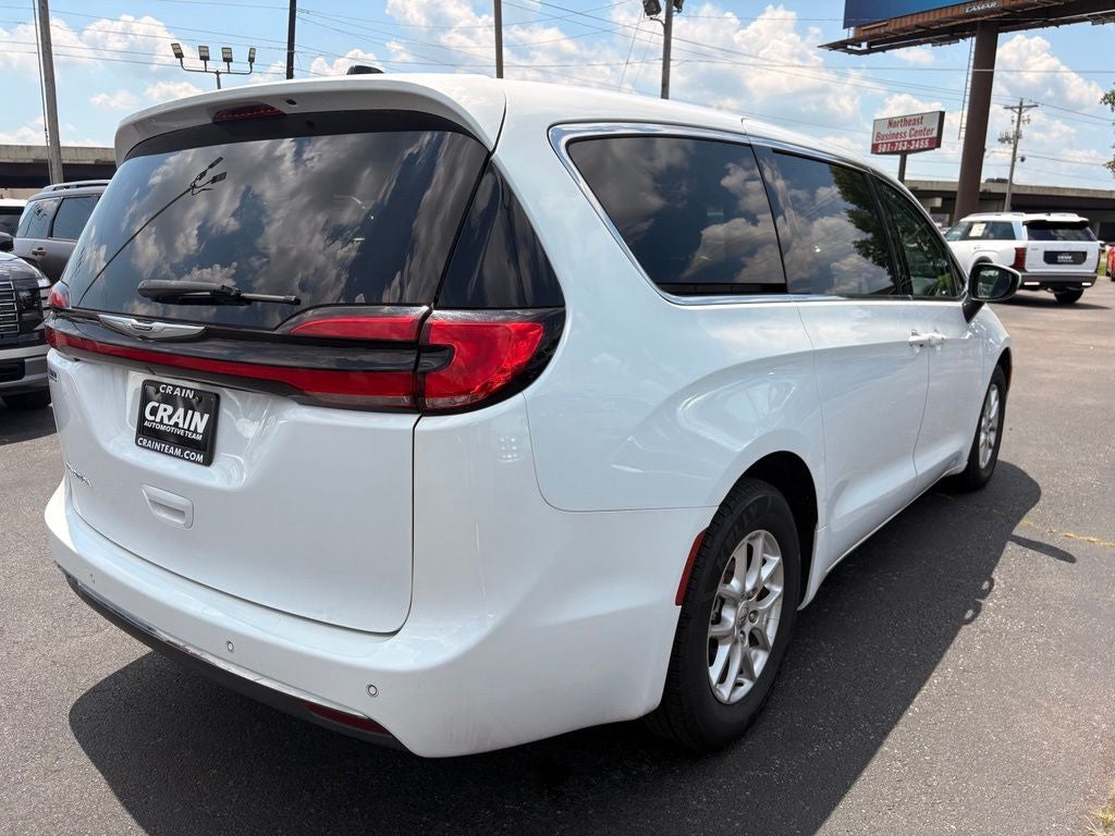 2023 Chrysler Pacifica Touring L - Photo 8