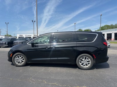 2022 Chrysler Voyager LX 1-Owner / Power Liftgate / Apple CarPlay/Android A