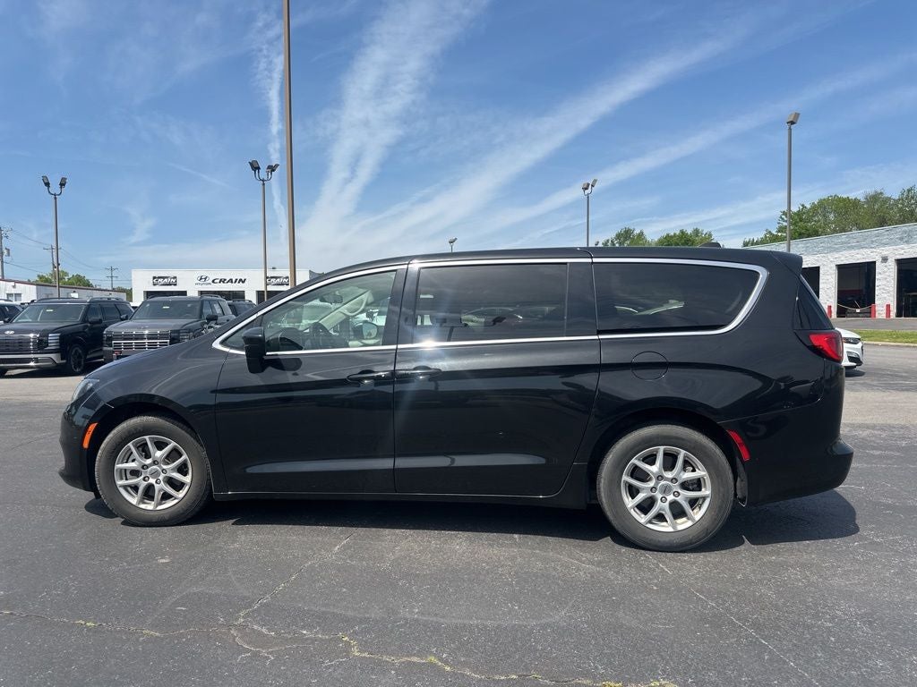 2022 Chrysler Voyager LX 1-Owner / Power Liftgate / Apple CarPlay/Android A