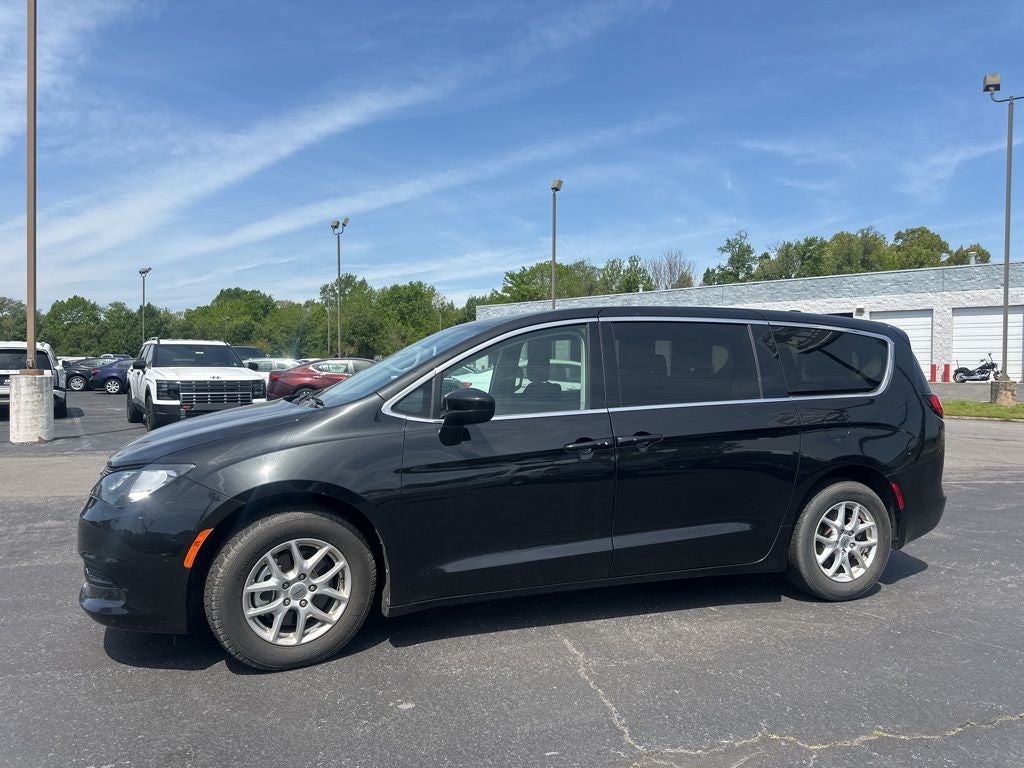 2022 Chrysler Voyager LX 1-Owner / Power Liftgate / Apple CarPlay/Android A