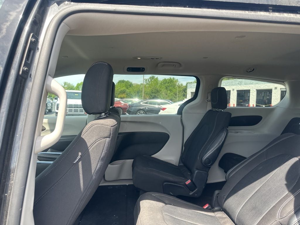 2022 Chrysler Voyager LX 1-Owner / Power Liftgate / Apple CarPlay/Android A