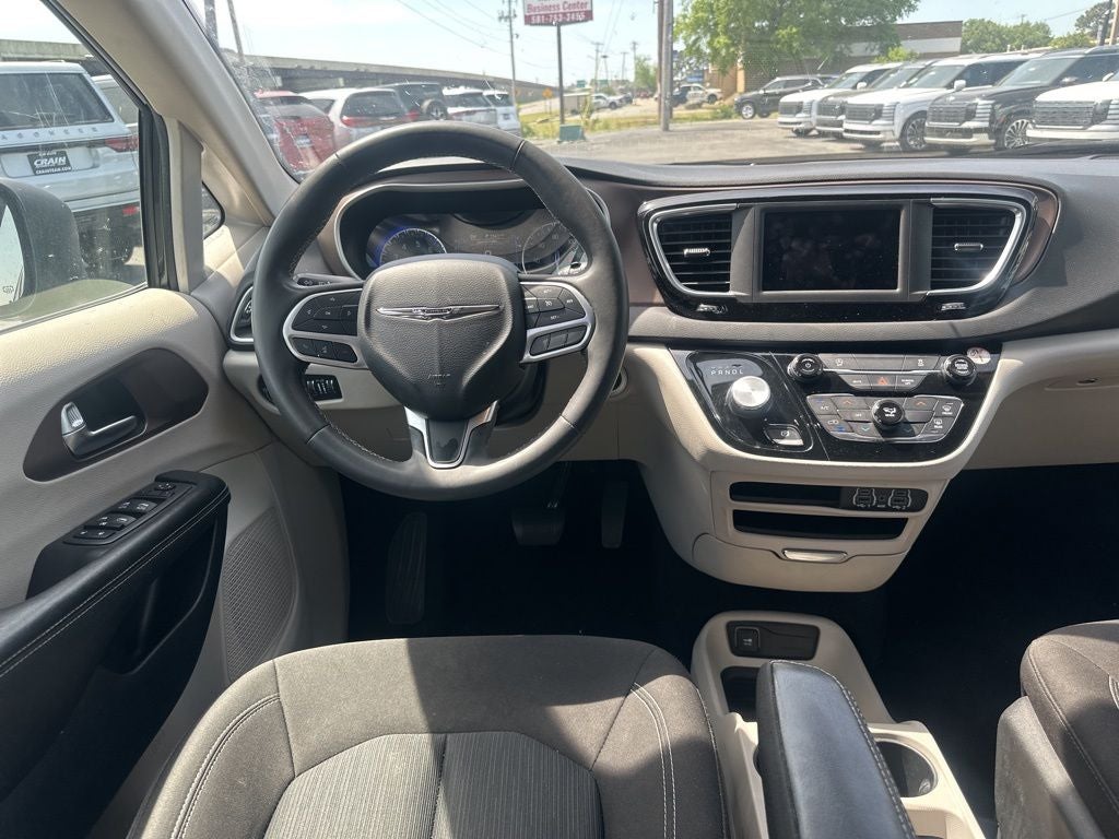 2022 Chrysler Voyager LX 1-Owner / Power Liftgate / Apple CarPlay/Android A