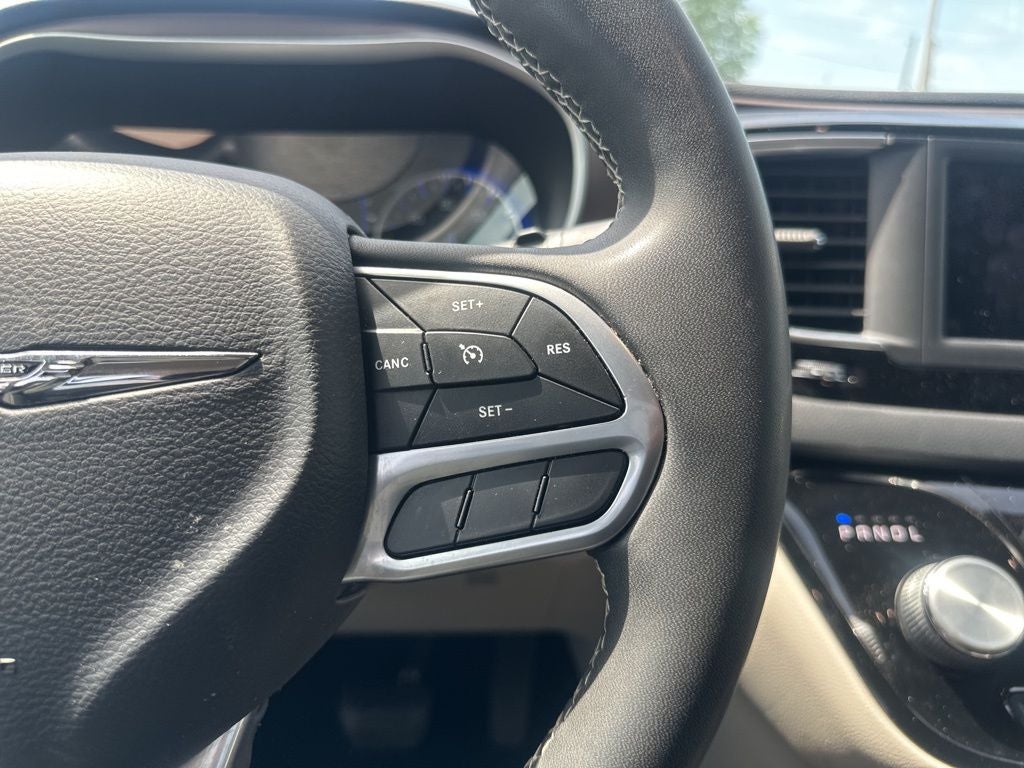 2022 Chrysler Voyager LX 1-Owner / Power Liftgate / Apple CarPlay/Android A