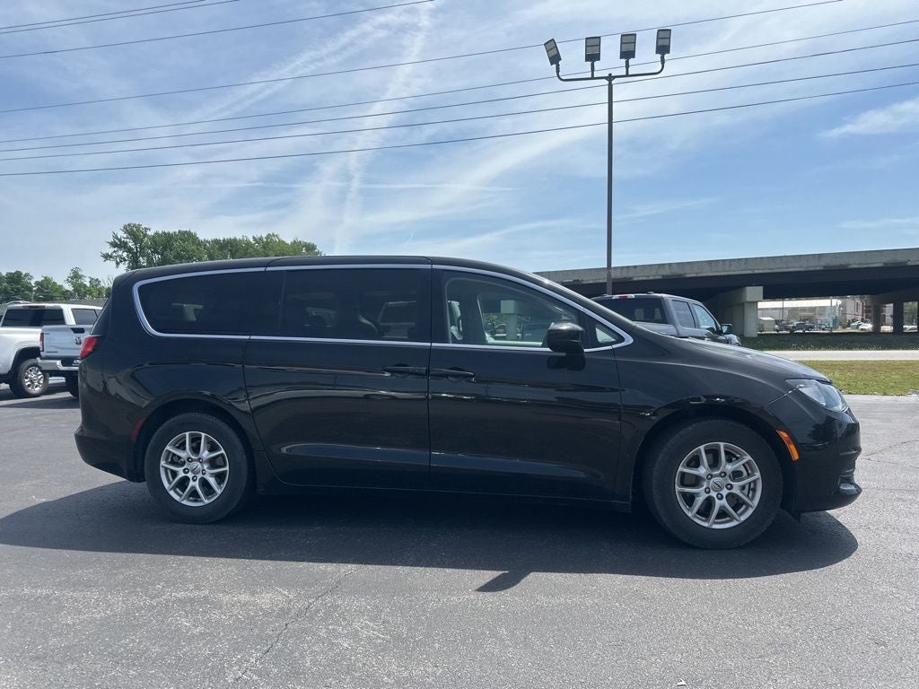 2022 Chrysler Voyager LX 1-Owner / Power Liftgate / Apple CarPlay/Android A