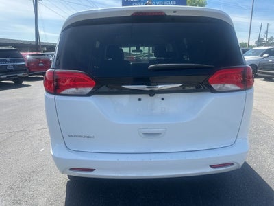 2022 Chrysler Voyager LX