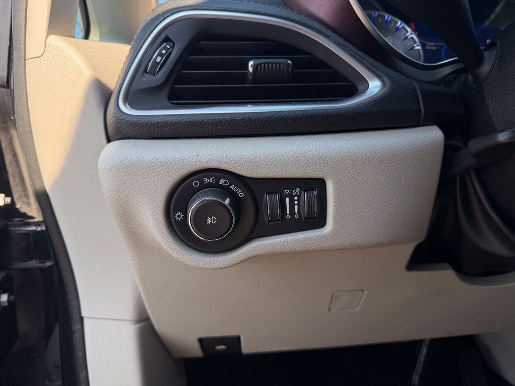 2020 Chrysler Pacifica Limited - Photo 14