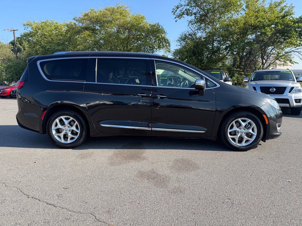 2020 Chrysler Pacifica Limited - Photo 8