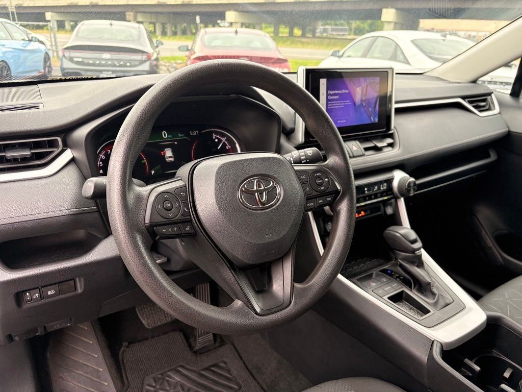 2024 Toyota RAV4 XLE - Photo 10