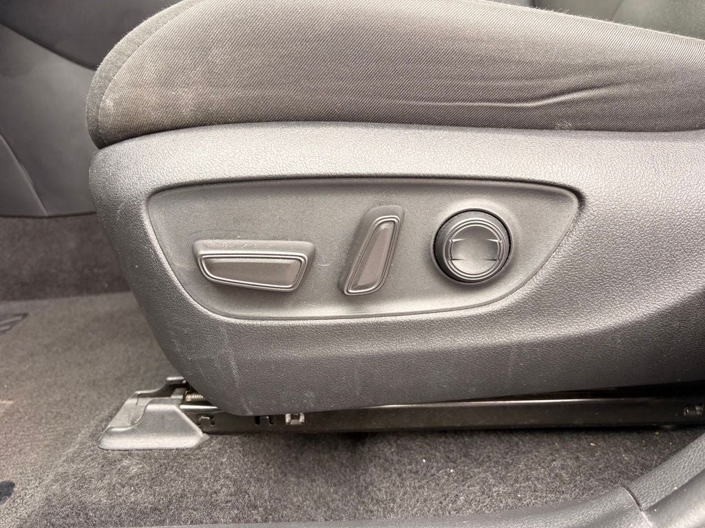 2024 Toyota RAV4 XLE - Photo 11