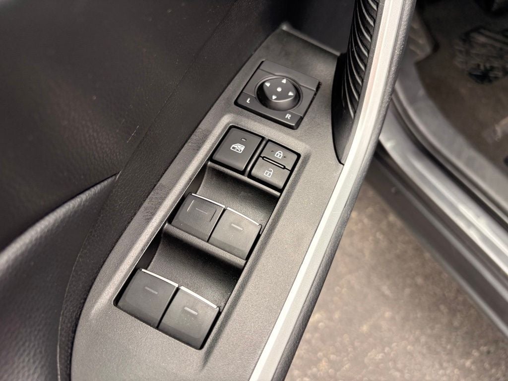 2024 Toyota RAV4 XLE - Photo 12