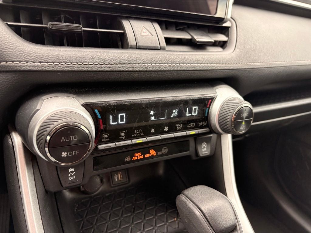 2024 Toyota RAV4 XLE - Photo 18