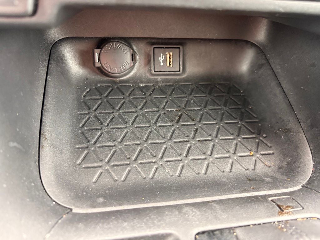 2024 Toyota RAV4 XLE - Photo 19