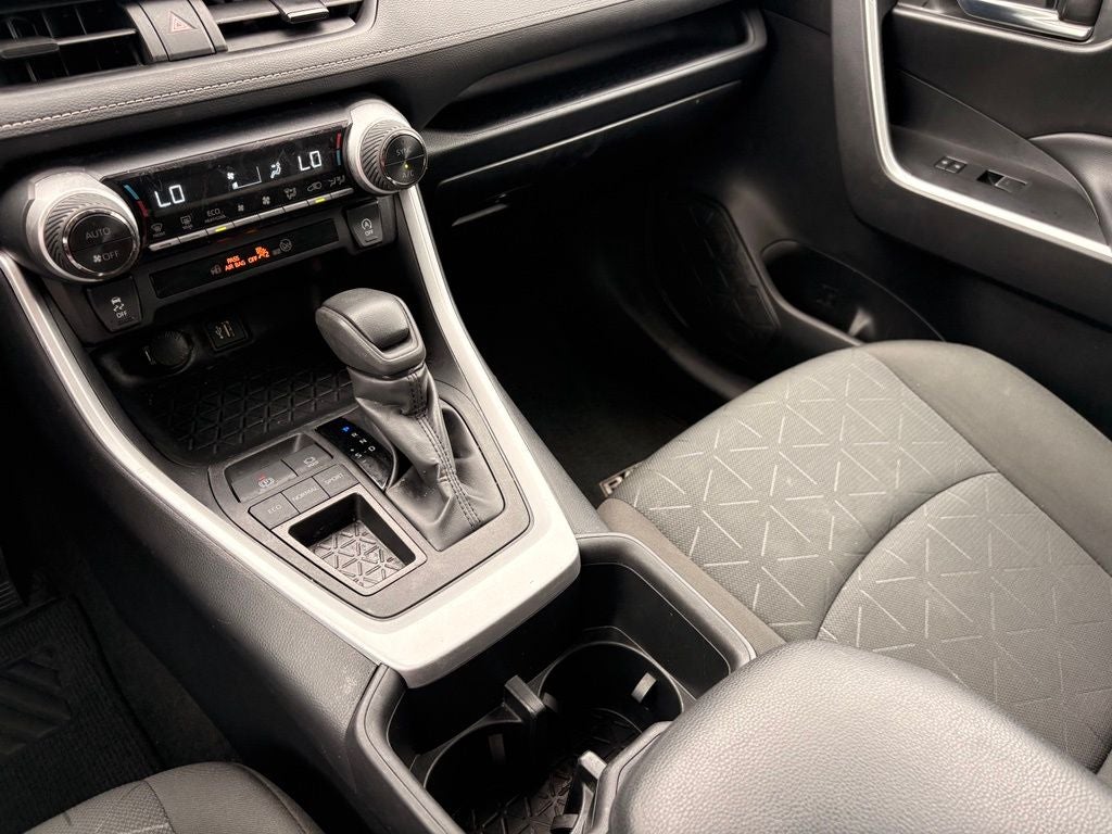 2024 Toyota RAV4 XLE - Photo 20