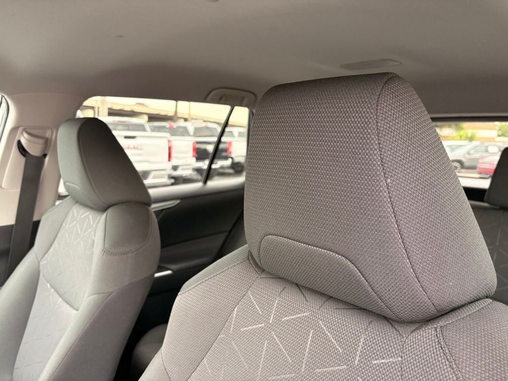 2024 Toyota RAV4 XLE - Photo 23