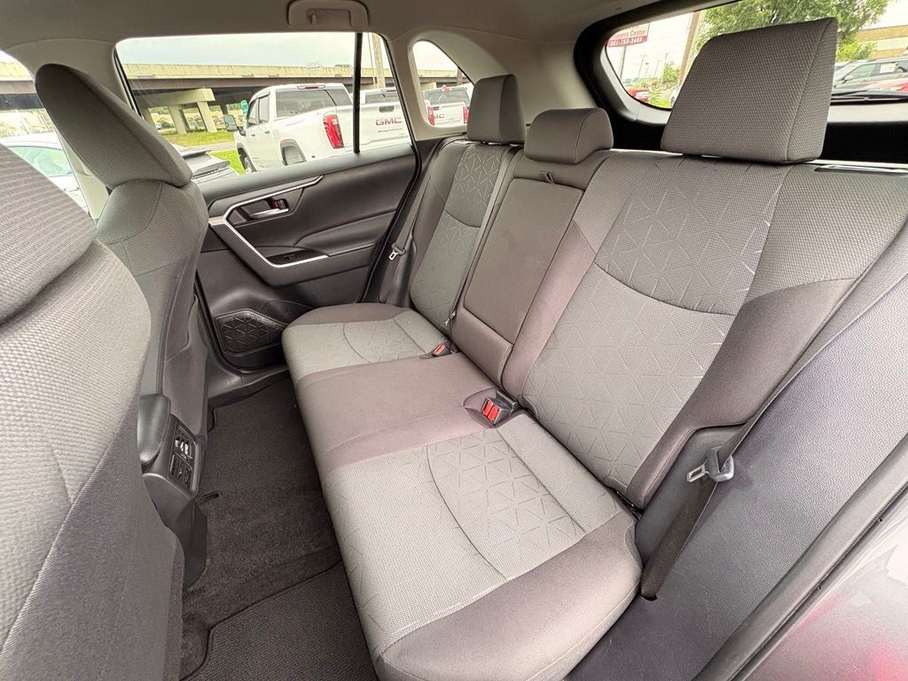 2024 Toyota RAV4 XLE - Photo 24