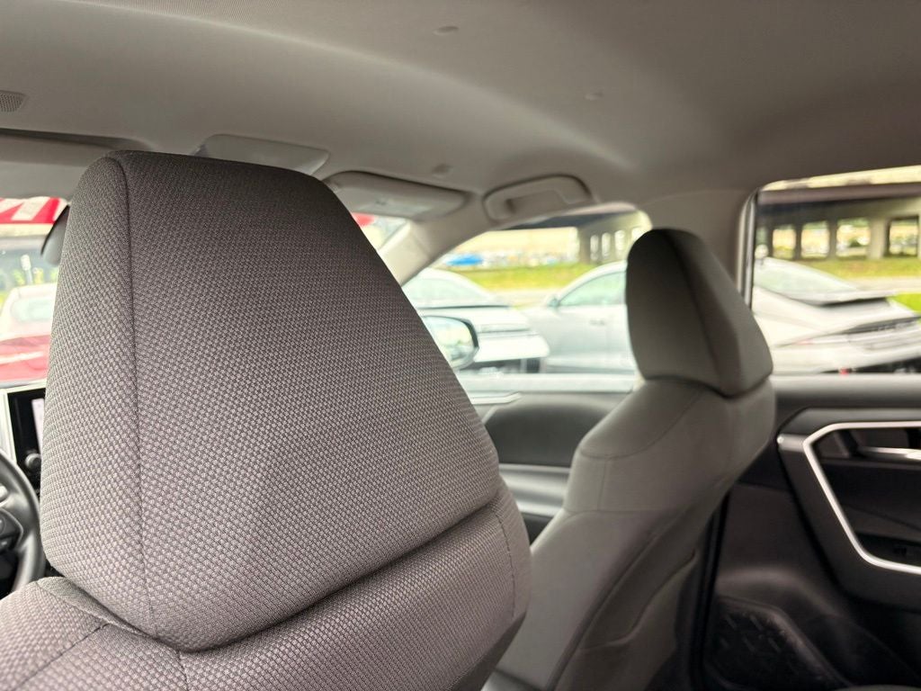 2024 Toyota RAV4 XLE - Photo 25