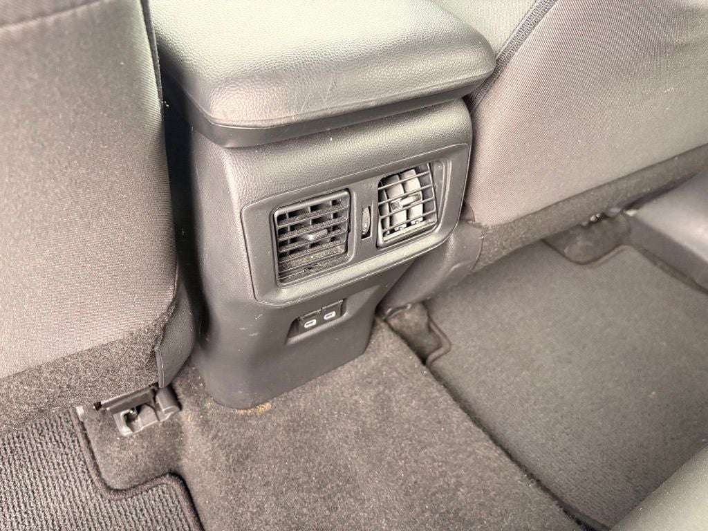 2024 Toyota RAV4 XLE - Photo 26