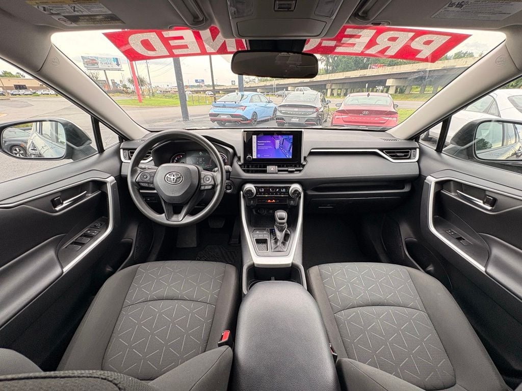 2024 Toyota RAV4 XLE - Photo 27