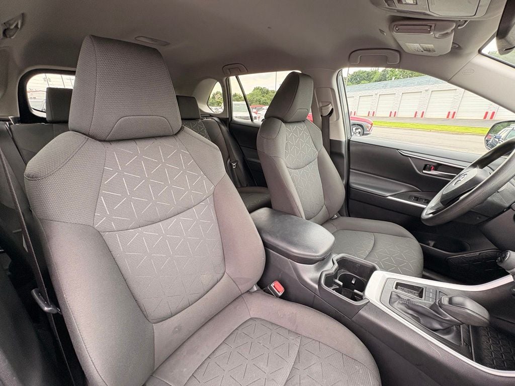 2024 Toyota RAV4 XLE - Photo 29