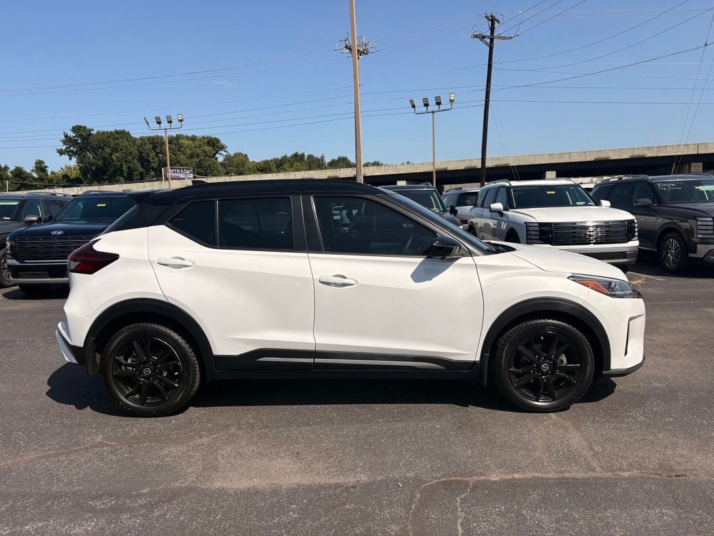 2021 Nissan Kicks SR