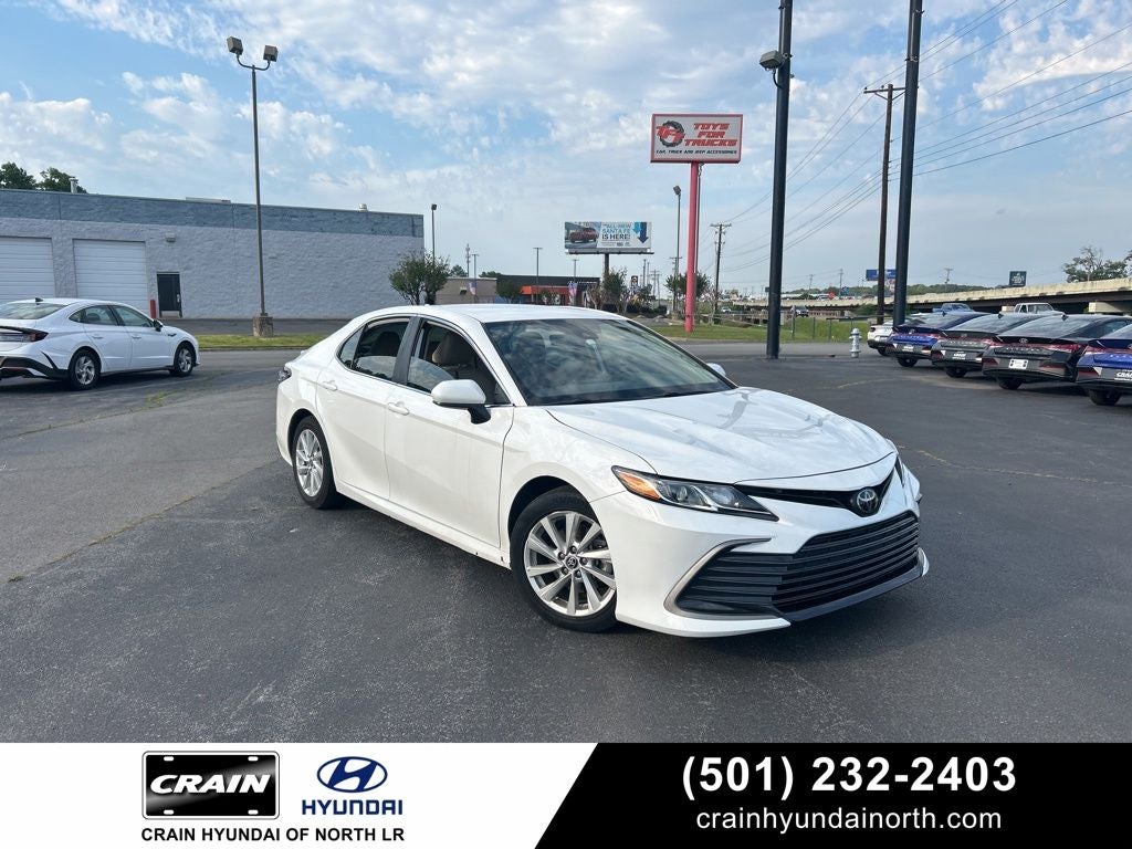 2023 Toyota Camry LE's photo