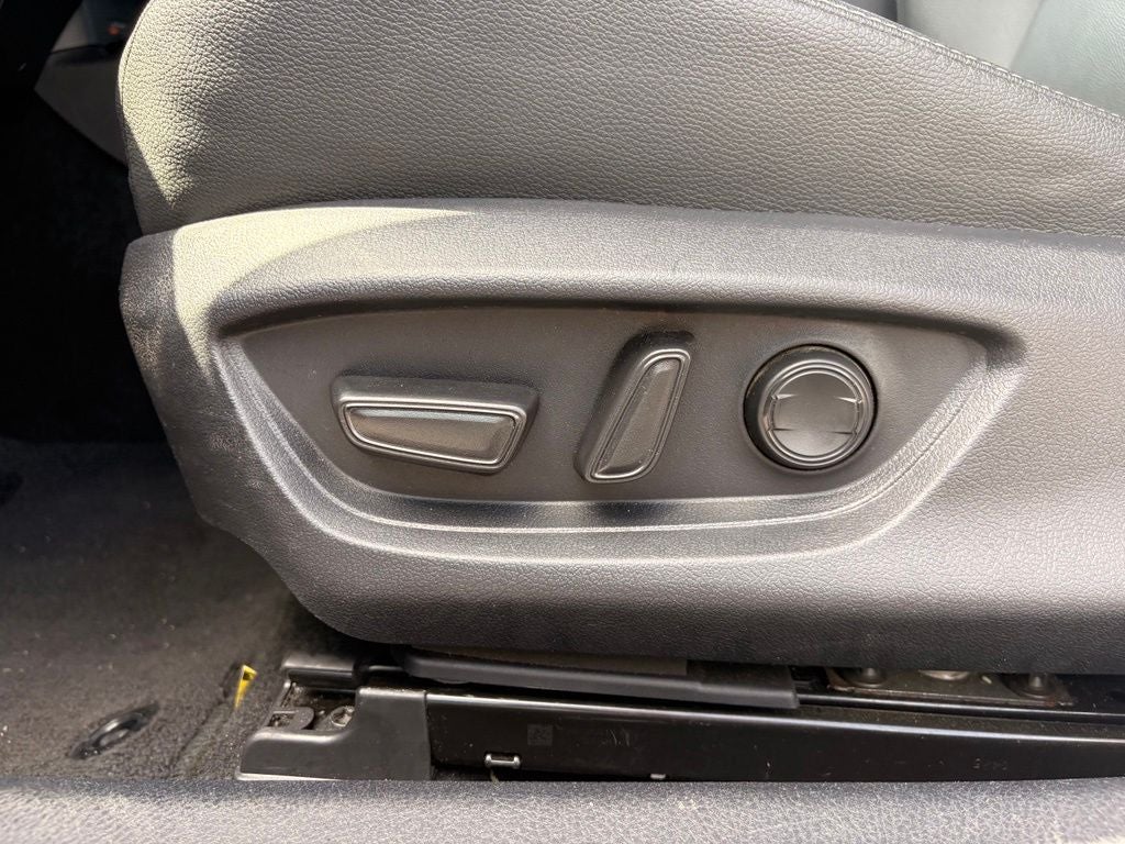 2025 Toyota Camry SE - Photo 10