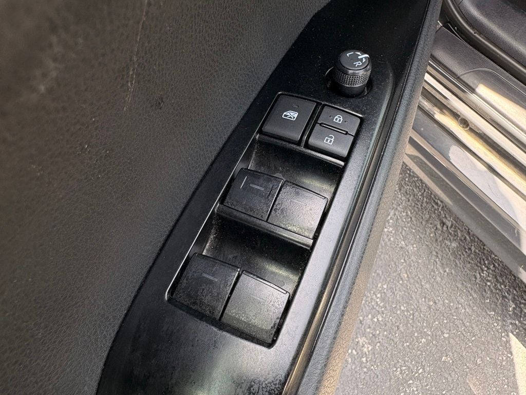 2025 Toyota Camry SE - Photo 11