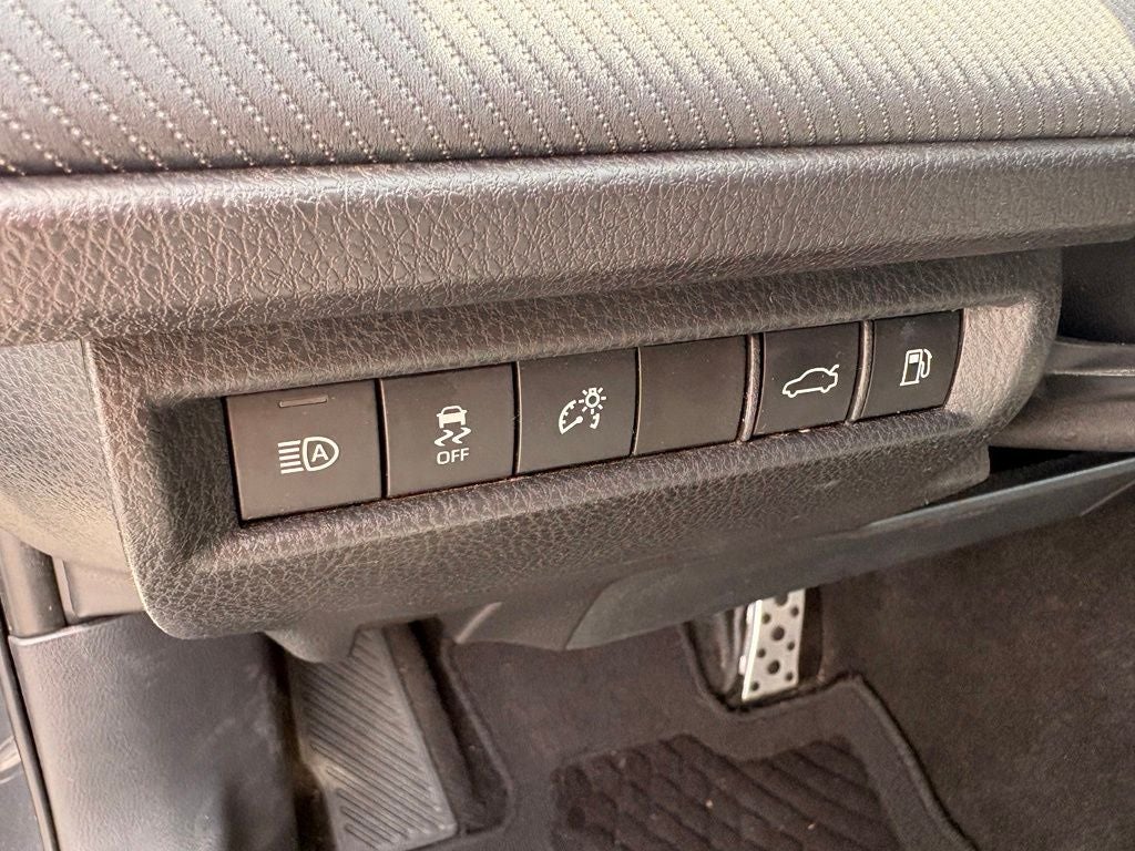 2025 Toyota Camry SE - Photo 12