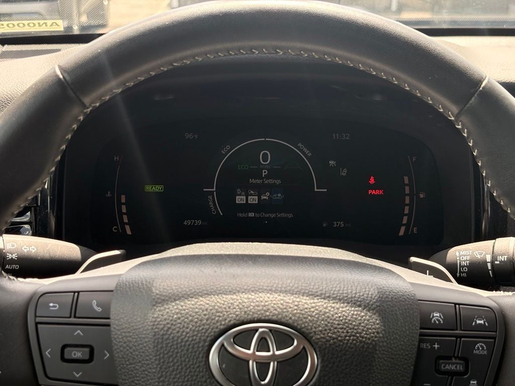 2025 Toyota Camry SE - Photo 14