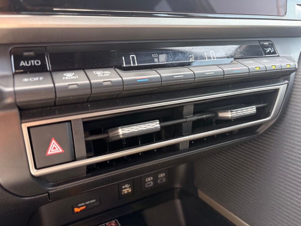 2025 Toyota Camry SE - Photo 17