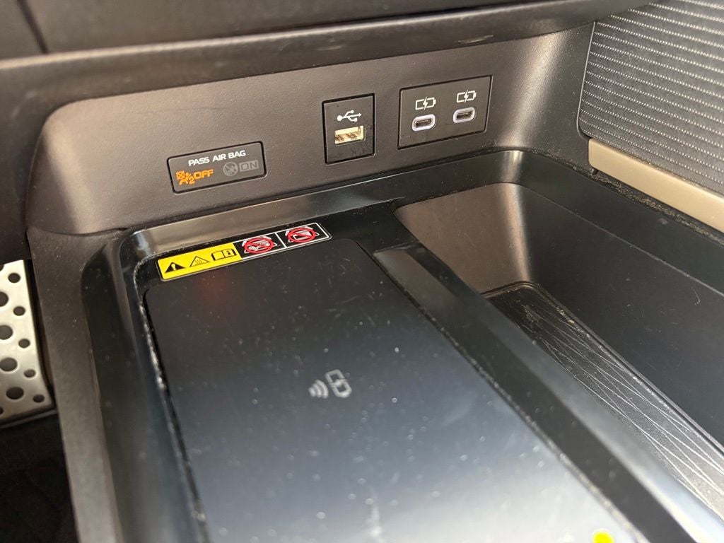 2025 Toyota Camry SE - Photo 18