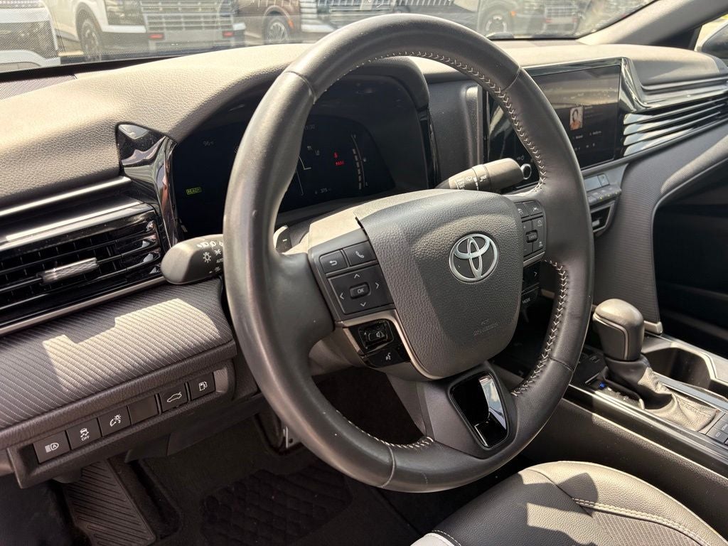 2025 Toyota Camry SE - Photo 9